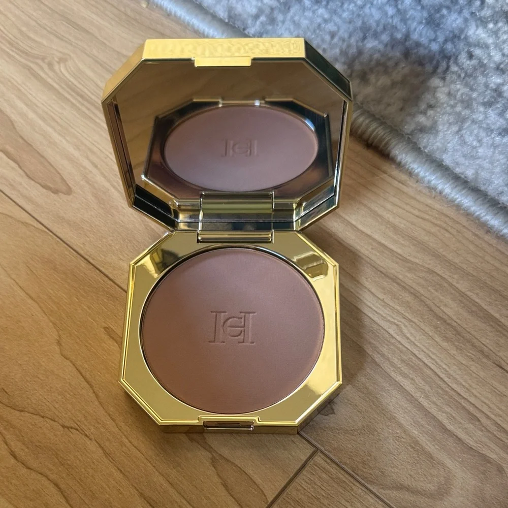 Carolina Herrera Bronzer in 30 Medium Deep